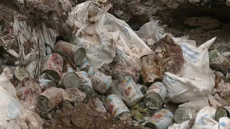На Чернігівщині селяни виявили на смітнику гуманітарку з маркуванням ООН