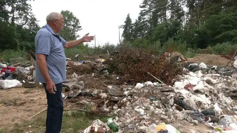 На Чернігівщині селяни виявили на смітнику гуманітарку з маркуванням ООН