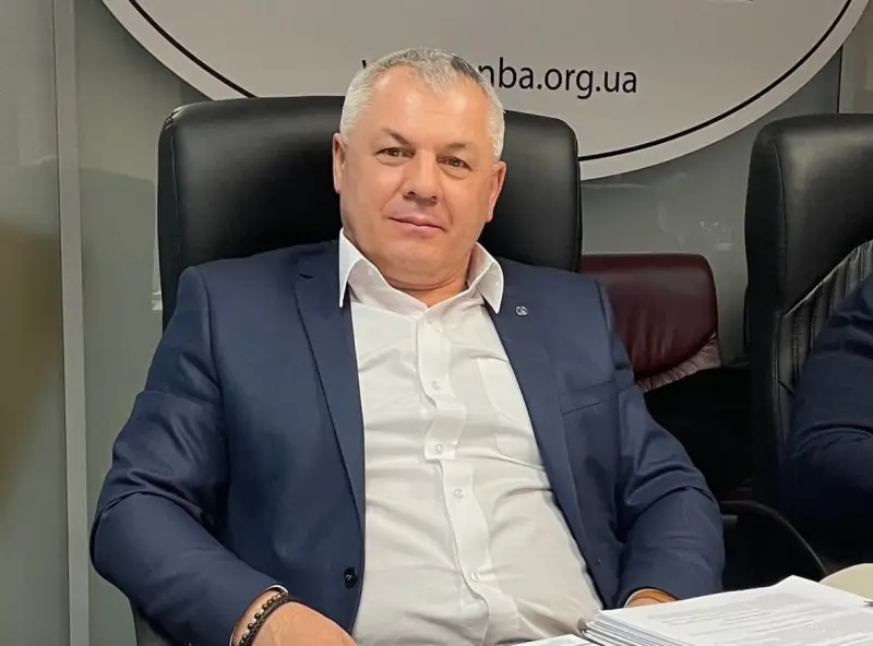 У Чернігові депутат і військовий вдарив патрульну поліцейську: йому загрожує до 5 років в’язниці